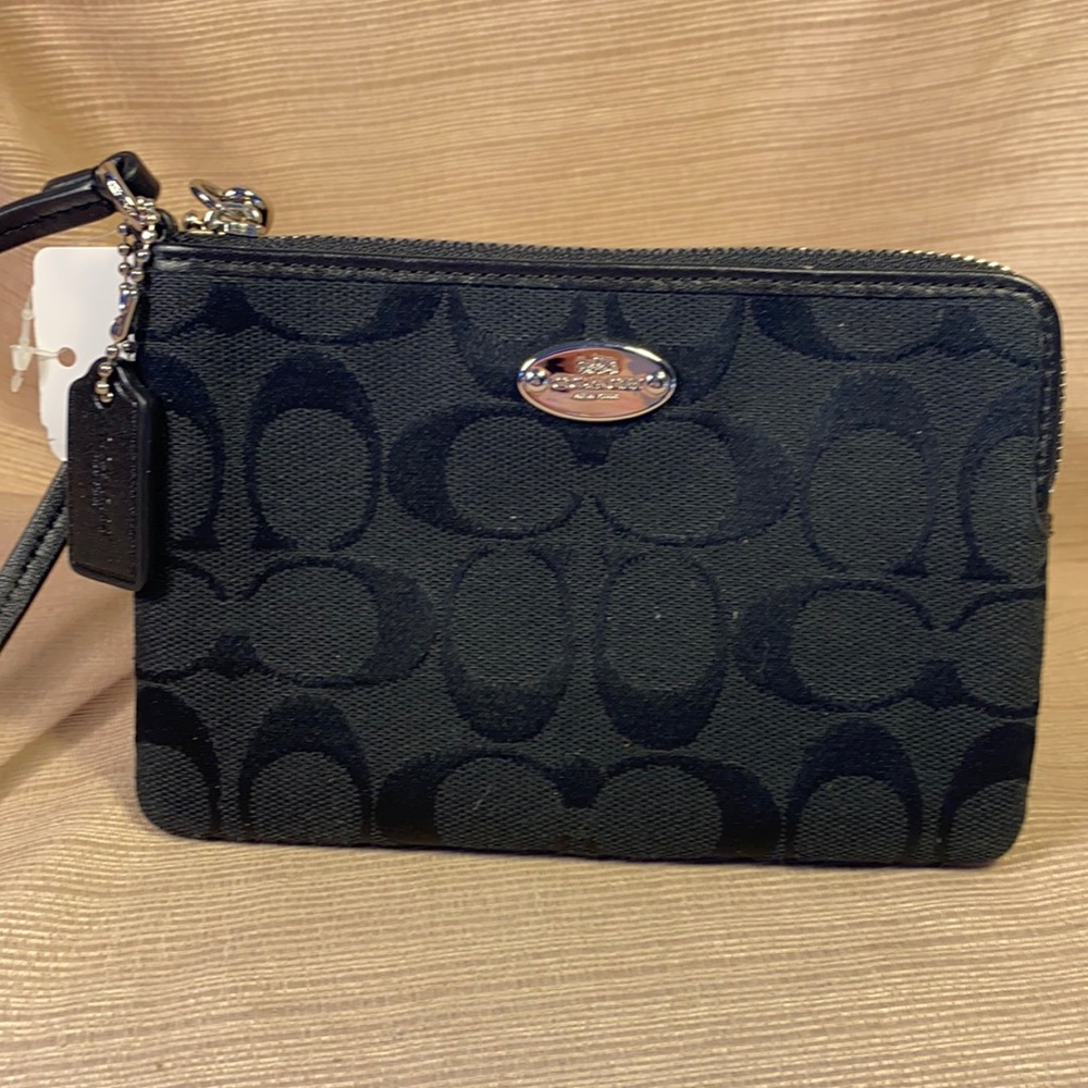 NWT Coach minimalist wristlet classic logo print
